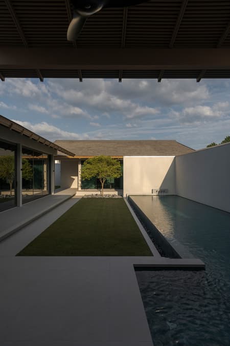 Baan Tectonix House